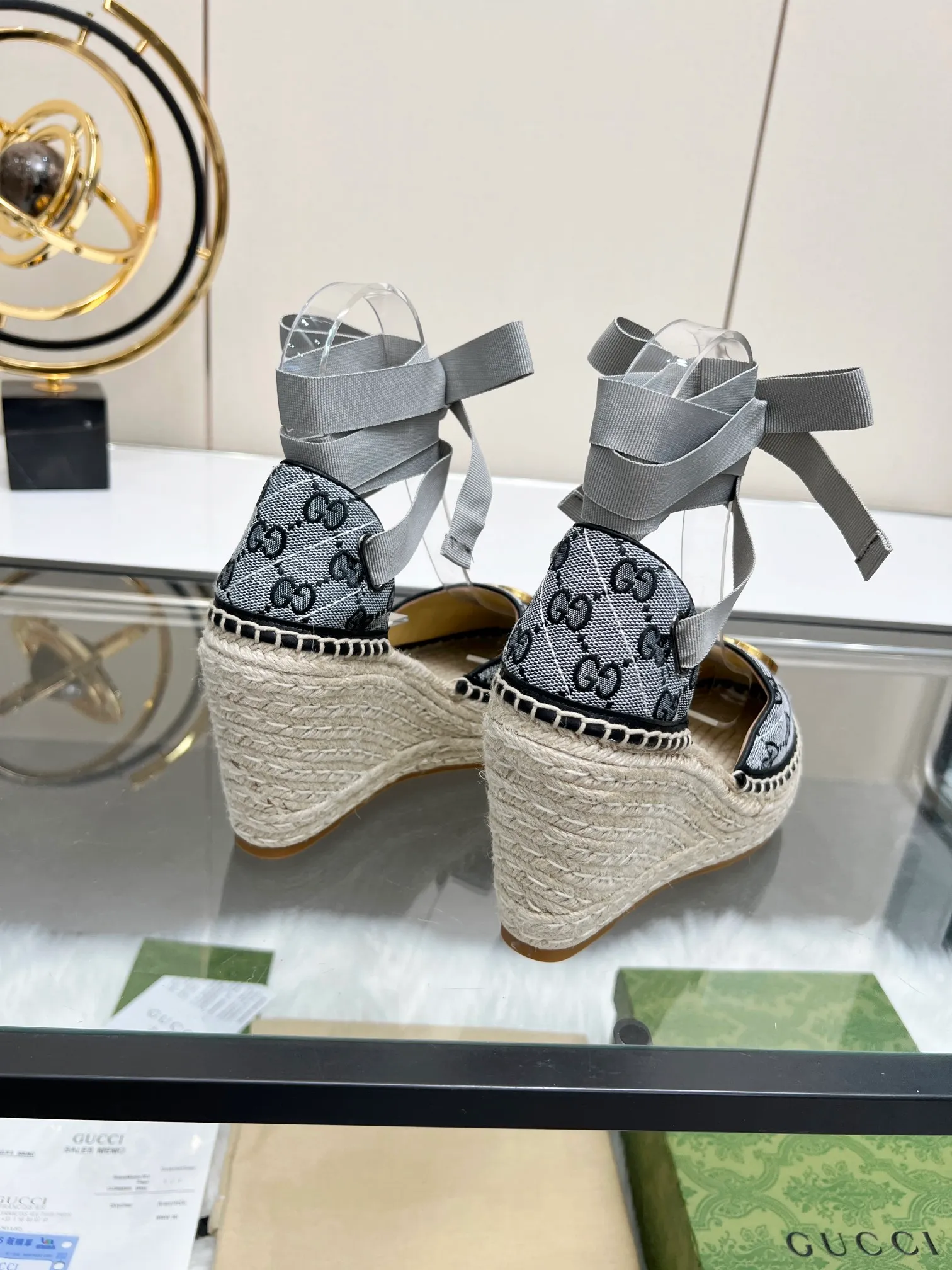 👟👟Ex-factory price 440👟👟 GUCCI wedge fisherman sandals, thick-soled straw, high-end quality, fabric: double G fabric, electric embroidery, lining: mixed sheepskin lining, yardage: 35～42, color: black and gray. Dear new and old customers, the picture has been updated, please transfer the image to change. The upgraded version of the wedge heel currently has more than 40 colors. Transfer the image and sell it.
